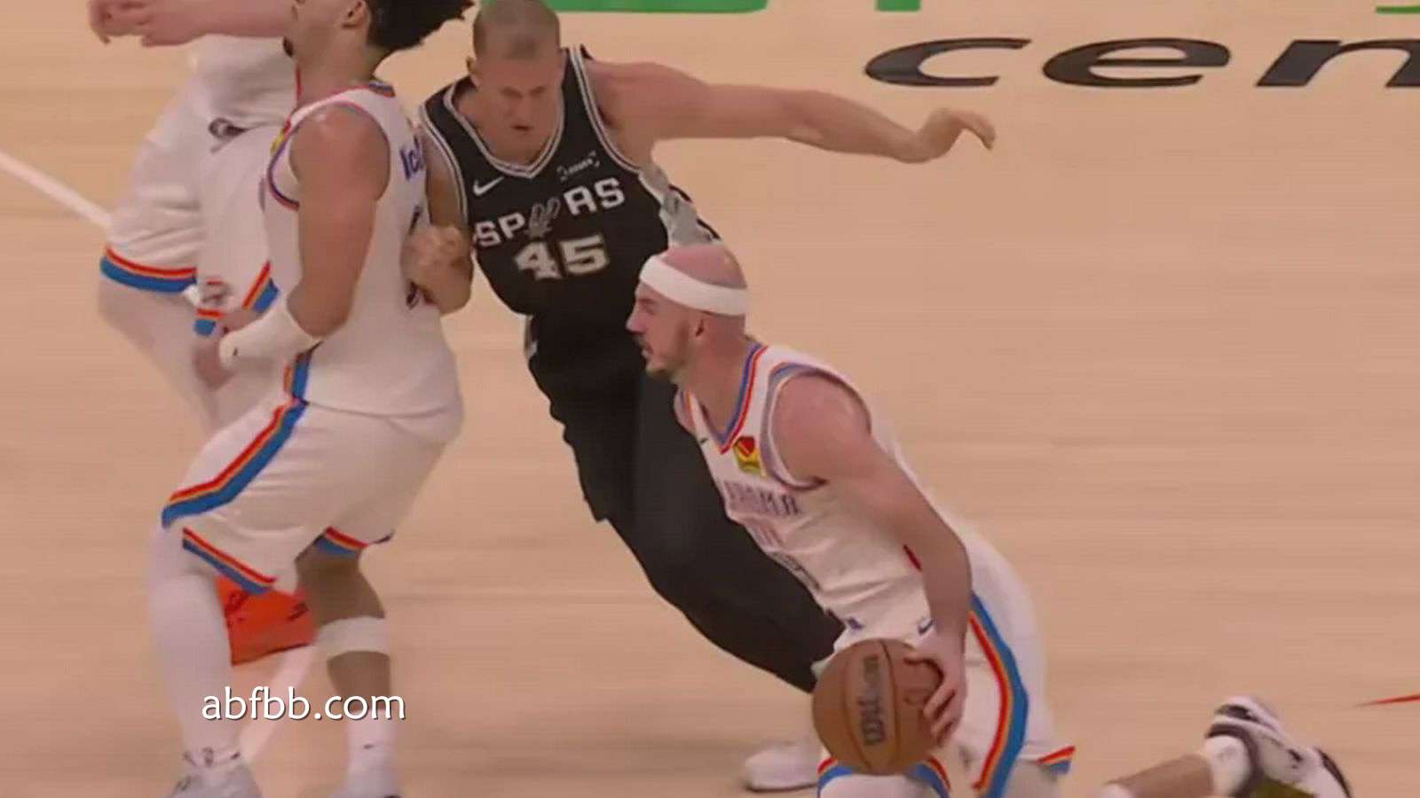 安博体育独家报道:一级恶意!NBA官方追加升级普拉姆利犯规|天王山蓄力撞翻麦凯恩